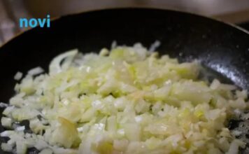 Svi griješite kad pržite luk: Dodajte 1 stvar u tavu i dobićete savršenu gustinu bez imalo brašna Svi griješite kad pržite luk: Dodajte 1 stvar u tavu i dobićete savršenu gustinu bez imalo brašna