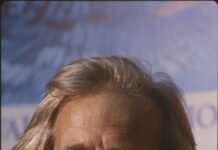 Svi smo obožavali ovog glumca iz Sopota, a on ćerki od 5. godine tajno radio nesnosne stvari: Kad je ona progovorila, majka se skamenila, svet ga zamrzeo Svi smo obožavali ovog glumca iz Sopota, a on ćerki od 5. godine tajno radio nesnosne stvari: Kad je ona progovorila, majka se skamenila, svet ga zamrzeo