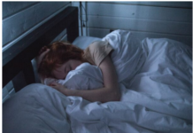 Većina nas prakticira posebno lošu naviku prije spavanja, iako ozbiljno narušava san Većina nas prakticira posebno lošu naviku prije spavanja, iako ozbiljno narušava san