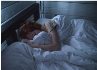 Većina nas prakticira posebno lošu naviku prije spavanja, iako ozbiljno narušava san Većina nas prakticira posebno lošu naviku prije spavanja, iako ozbiljno narušava san