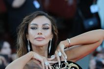 Za Dijanu svi tvrde da je najlepša žena Evrope, ali nije uvek izgledala ovako fatalno: Kažu da se operisala sve dok nije počela da liči na nju Za Dijanu svi tvrde da je najlepša žena Evrope, ali nije uvek izgledala ovako fatalno: Kažu da se operisala sve dok nije počela da liči na nju