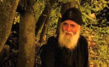 Zašto ljudi obolevaju od raka i drugih bolesti: Surov odgovor svetogorskog starca Pajsija Zašto ljudi obolevaju od raka i drugih bolesti: Surov odgovor svetogorskog starca Pajsija