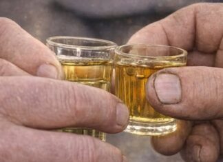 ZNATE LI ZAŠTO JE DOBRO PITI RAKIJU: Evo neosporivih argumenata zašto je ovo piće dragocjeno ZNATE LI ZAŠTO JE DOBRO PITI RAKIJU: Evo neosporivih argumenata zašto je ovo piće dragocjeno