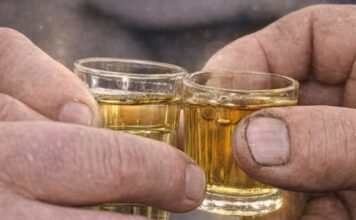 ZNATE LI ZAŠTO JE DOBRO PITI RAKIJU: Evo neosporivih argumenata zašto je ovo piće dragocjeno ZNATE LI ZAŠTO JE DOBRO PITI RAKIJU: Evo neosporivih argumenata zašto je ovo piće dragocjeno