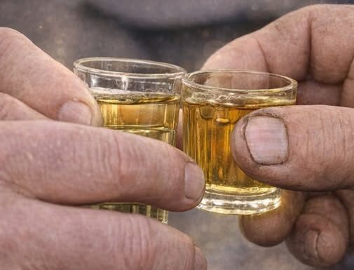 ZNATE LI ZAŠTO JE DOBRO PITI RAKIJU: Evo neosporivih argumenata zašto je ovo piće dragocjeno ZNATE LI ZAŠTO JE DOBRO PITI RAKIJU: Evo neosporivih argumenata zašto je ovo piće dragocjeno