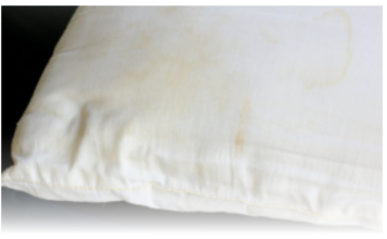 Žute mrlje na jastuku nestaju uz ovaj trik: Hemijski inženjer otkriva kako da ih se jednostavno rešite Žute mrlje na jastuku nestaju uz ovaj trik: Hemijski inženjer otkriva kako da ih se jednostavno rešite