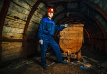 2 godine pošto je nestao rudar u starom rudniku radnici su pronašli njegovu kacigu: Nakon toga otkrivaju misteriju zbog koje su prebledeli 2 godine pošto je nestao rudar u starom rudniku radnici su pronašli njegovu kacigu: Nakon toga otkrivaju misteriju zbog koje su prebledeli