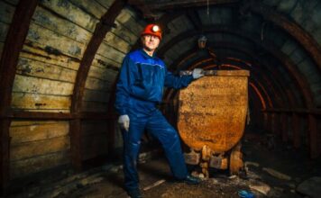 2 godine pošto je nestao rudar u starom rudniku radnici su pronašli njegovu kacigu: Nakon toga otkrivaju misteriju zbog koje su prebledeli 2 godine pošto je nestao rudar u starom rudniku radnici su pronašli njegovu kacigu: Nakon toga otkrivaju misteriju zbog koje su prebledeli