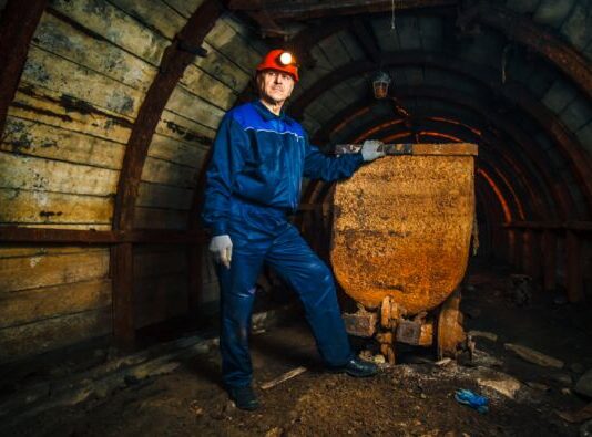 2 godine pošto je nestao rudar u starom rudniku radnici su pronašli njegovu kacigu: Nakon toga otkrivaju misteriju zbog koje su prebledeli 2 godine pošto je nestao rudar u starom rudniku radnici su pronašli njegovu kacigu: Nakon toga otkrivaju misteriju zbog koje su prebledeli