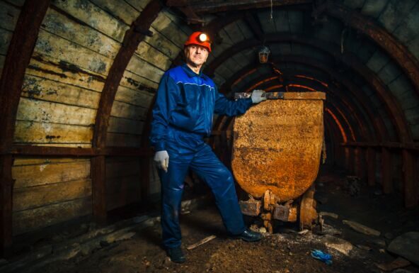 2 godine pošto je nestao rudar u starom rudniku radnici su pronašli njegovu kacigu: Nakon toga otkrivaju misteriju zbog koje su prebledeli 2 godine pošto je nestao rudar u starom rudniku radnici su pronašli njegovu kacigu: Nakon toga otkrivaju misteriju zbog koje su prebledeli