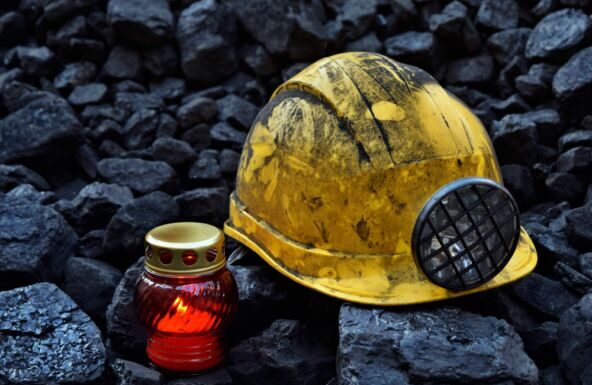 2 godine pošto je nestao rudar u starom rudniku radnici su pronašli njegovu kacigu: Nakon toga otkrivaju misteriju zbog koje su prebledeli 2 godine pošto je nestao rudar u starom rudniku radnici su pronašli njegovu kacigu: Nakon toga otkrivaju misteriju zbog koje su prebledeli