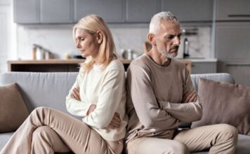 20 godina sam sa mužem živela kao sa cimerom, nismo bili intimni: U fioci sam pronašla njegov nalaz koji je krio i shvatila zašto je to tako 20 godina sam sa mužem živela kao sa cimerom, nismo bili intimni: U fioci sam pronašla njegov nalaz koji je krio i shvatila zašto je to tako