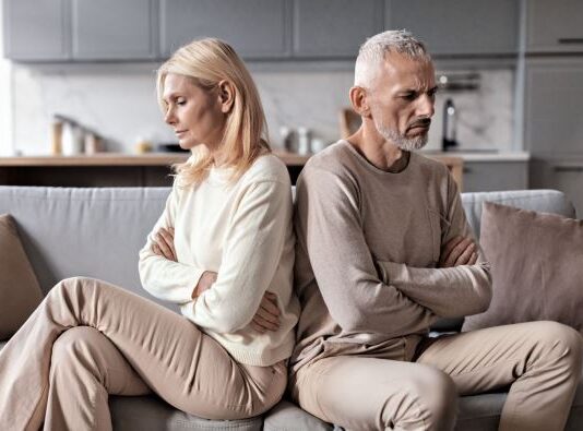 20 godina sam sa mužem živela kao sa cimerom, nismo bili intimni: U fioci sam pronašla njegov nalaz koji je krio i shvatila zašto je to tako 20 godina sam sa mužem živela kao sa cimerom, nismo bili intimni: U fioci sam pronašla njegov nalaz koji je krio i shvatila zašto je to tako