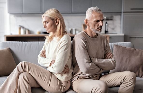 20 godina sam sa mužem živela kao sa cimerom, nismo bili intimni: U fioci sam pronašla njegov nalaz koji je krio i shvatila zašto je to tako 20 godina sam sa mužem živela kao sa cimerom, nismo bili intimni: U fioci sam pronašla njegov nalaz koji je krio i shvatila zašto je to tako