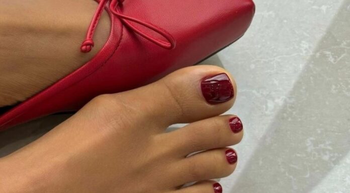 3 pedikir trenda za leto 2026 koje možete nositi već sada 3 pedikir trenda za leto 2026 koje možete nositi već sada