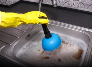 3 stvari koje NIKAKO ne treba prosipati u sudoperu – možete napraviti veliki problem 3 stvari koje NIKAKO ne treba prosipati u sudoperu – možete napraviti veliki problem