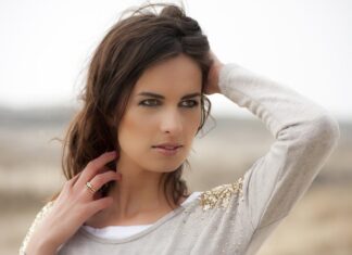 5 vežbi za zategnut vrat: Otarasi se podbratka i bora u samo nekoliko minuta dnevno 5 vežbi za zategnut vrat: Otarasi se podbratka i bora u samo nekoliko minuta dnevno