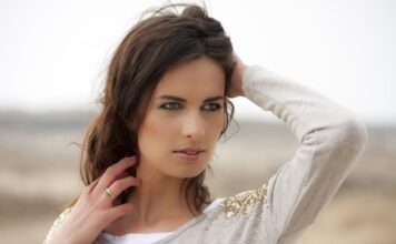 5 vežbi za zategnut vrat: Otarasi se podbratka i bora u samo nekoliko minuta dnevno 5 vežbi za zategnut vrat: Otarasi se podbratka i bora u samo nekoliko minuta dnevno