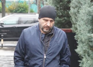 Anđeljka zbog gledateljke bila na ivici da prekine predstavu: A ovaj glumac se zbog nepristojnog ponašanja razdrao u sred predstave – njegove reči pogađaju metu Anđeljka zbog gledateljke bila na ivici da prekine predstavu: A ovaj glumac se zbog nepristojnog ponašanja razdrao u sred predstave - njegove reči pogađaju metu