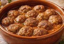 Ćufte kao iz djetinjstva – najsočnije domaće ćufte u sosu Ćufte kao iz djetinjstva – najsočnije domaće ćufte u sosu