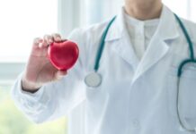 Čuveni hirurg operisao beskućnika i spasao ga sigurne smrti: Videvši tetovažu shvata ko je prosjak i otkriva tajnu staru 20 godina koja mu je razarala dušu Čuveni hirurg operisao beskućnika i spasao ga sigurne smrti: Videvši tetovažu shvata ko je prosjak i otkriva tajnu staru 20 godina koja mu je razarala dušu