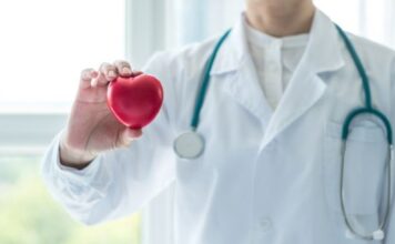 Čuveni hirurg operisao beskućnika i spasao ga sigurne smrti: Videvši tetovažu shvata ko je prosjak i otkriva tajnu staru 20 godina koja mu je razarala dušu Čuveni hirurg operisao beskućnika i spasao ga sigurne smrti: Videvši tetovažu shvata ko je prosjak i otkriva tajnu staru 20 godina koja mu je razarala dušu