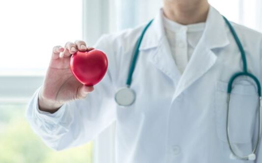 Čuveni hirurg operisao beskućnika i spasao ga sigurne smrti: Videvši tetovažu shvata ko je prosjak i otkriva tajnu staru 20 godina koja mu je razarala dušu Čuveni hirurg operisao beskućnika i spasao ga sigurne smrti: Videvši tetovažu shvata ko je prosjak i otkriva tajnu staru 20 godina koja mu je razarala dušu