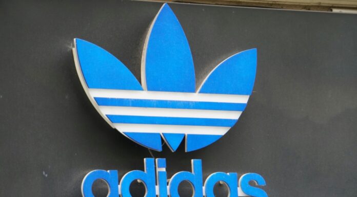 Da li biste nosili Adidas prsten? Minijaturan je i pokazuje i vreme Da li biste nosili Adidas prsten? Minijaturan je i pokazuje i vreme