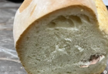 Da li je ovo nešto najgroznije što je ikada pronađeno u hrani? Pogledajte šta su Šapčani pronašli u hlebu Da li je ovo nešto najgroznije što je ikada pronađeno u hrani? Pogledajte šta su Šapčani pronašli u hlebu