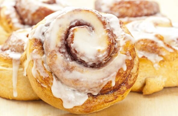 Domaće cimet rolnice sa bogatim kremastim filom: Mekane i mirisne kao iz pekare Domaće cimet rolnice sa bogatim kremastim filom: Mekane i mirisne kao iz pekare