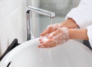 Evo kako da na najlaši način uklonite fleke od boje sa ruku: Nakon farbanja uskršnjih jaja uradite ovo Evo kako da na najlaši način uklonite fleke od boje sa ruku: Nakon farbanja uskršnjih jaja uradite ovo