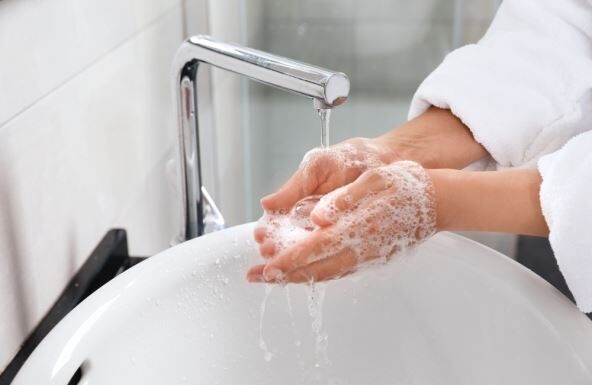 Evo kako da na najlaši način uklonite fleke od boje sa ruku: Nakon farbanja uskršnjih jaja uradite ovo Evo kako da na najlaši način uklonite fleke od boje sa ruku: Nakon farbanja uskršnjih jaja uradite ovo