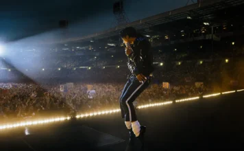 Film o kralju popa srušio sve dosadašnje rekorde uprkos kritikama i kontroverzama Film o kralju popa srušio sve dosadašnje rekorde uprkos kritikama i kontroverzama