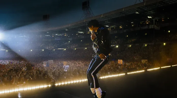 Film o kralju popa srušio sve dosadašnje rekorde uprkos kritikama i kontroverzama Film o kralju popa srušio sve dosadašnje rekorde uprkos kritikama i kontroverzama