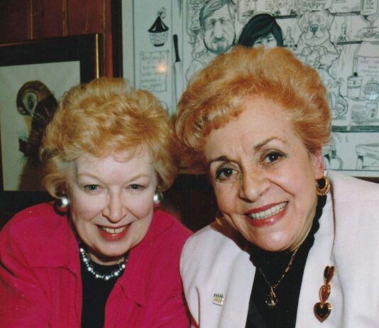 Glumce iz kulte serije “Alo, Alo” zadesile strašne sudbiine: Edit odbila da se leči od raka i umrla, on priznao da je gej, pa u jezivoj nesreći izgubio pamćenje Glumce iz kulte serije "Alo, Alo" zadesile strašne sudbiine: Edit odbila da se leči od raka i umrla, on priznao da je gej, pa u jezivoj nesreći izgubio pamćenje