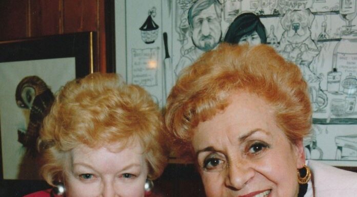 Glumce iz kulte serije “Alo, Alo” zadesile strašne sudbiine: Edit odbila da se leči od raka i umrla, on priznao da je gej, pa u jezivoj nesreći izgubio pamćenje Glumce iz kulte serije "Alo, Alo" zadesile strašne sudbiine: Edit odbila da se leči od raka i umrla, on priznao da je gej, pa u jezivoj nesreći izgubio pamćenje