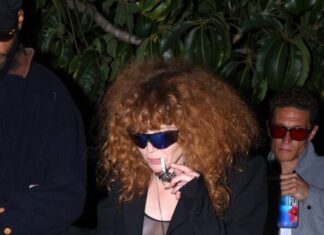 Glumica na crvenom tepihu napravila skandal o kom svi bruje, pa ušla u avion izbezumljena: Zbog incidenta je izbacili Glumica na crvenom tepihu napravila skandal o kom svi bruje, pa ušla u avion izbezumljena: Zbog incidenta je izbacili