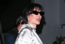 Godinu dana joj je lice bilo kao kod bebe, a sada curi na sve strane: Kris Džener očajna traži način da opet prevari vreme Godinu dana joj je lice bilo kao kod bebe, a sada curi na sve strane: Kris Džener očajna traži način da opet prevari vreme