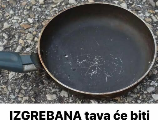 Izgrebana tava može ponovno izgledati kao nova sa samo jednim uobičajenim kuhinjskim predmetom koji svi posjeduju. Izgrebana tava može ponovno izgledati kao nova sa samo jednim uobičajenim kuhinjskim predmetom koji svi posjeduju.