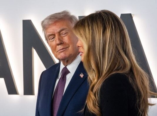 Jedini razlog zašto se Melanija Tramp nikad nije razvela od Donalda Trampa: Zbog ovog joj aplaudira svaka žena Jedini razlog zašto se Melanija Tramp nikad nije razvela od Donalda Trampa: Zbog ovog joj aplaudira svaka žena