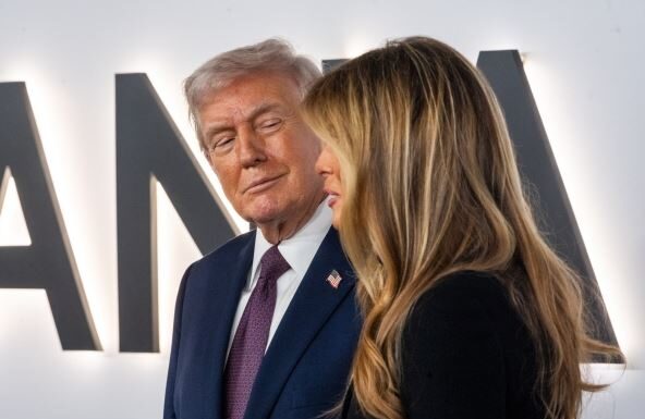 Jedini razlog zašto se Melanija Tramp nikad nije razvela od Donalda Trampa: Zbog ovog joj aplaudira svaka žena Jedini razlog zašto se Melanija Tramp nikad nije razvela od Donalda Trampa: Zbog ovog joj aplaudira svaka žena