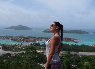 Jedna od najzgodnijih voditeljki u Srbiji imala je raskošnu svadbu sa prvim mužem: Lepa Brena joj bila kuma, a sad uživa sa muškarcem kog krije od javnosti Jedna od najzgodnijih voditeljki u Srbiji imala je raskošnu svadbu sa prvim mužem: Lepa Brena joj bila kuma, a sad uživa sa muškarcem kog krije od javnosti