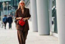 Kako nositi braon pantalone ovog proleća i izgledati ultra šik Kako nositi braon pantalone ovog proleća i izgledati ultra šik