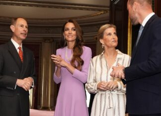 Kejt Midlton u haljini boje lavande očarala dvor: luksuzno izdanje o kojem danas svi pričaju Kejt Midlton u haljini boje lavande očarala dvor: luksuzno izdanje o kojem danas svi pričaju