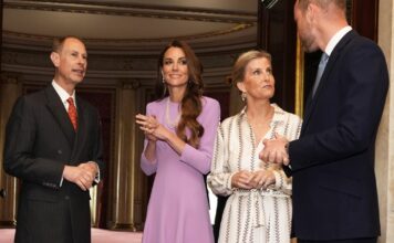 Kejt Midlton u haljini boje lavande očarala dvor: luksuzno izdanje o kojem danas svi pričaju Kejt Midlton u haljini boje lavande očarala dvor: luksuzno izdanje o kojem danas svi pričaju