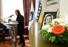 Legenda Divljih jagoda ispraćena u suzama: Bihać se poklonio Nihadu Jusufhodžiću Legenda Divljih jagoda ispraćena u suzama: Bihać se poklonio Nihadu Jusufhodžiću