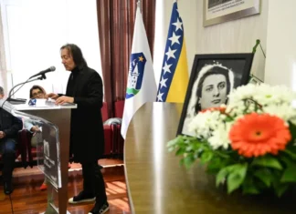 Legenda Divljih jagoda ispraćena u suzama: Bihać se poklonio Nihadu Jusufhodžiću Legenda Divljih jagoda ispraćena u suzama: Bihać se poklonio Nihadu Jusufhodžiću