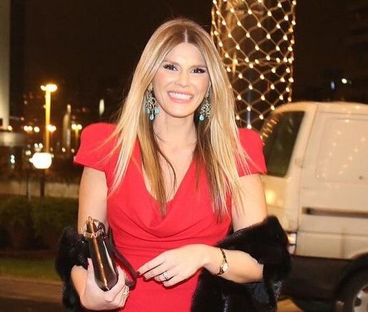 Melina Džinović okrenula glavu kad je vidjela sina: U neprijatan susret uskočila Brena Melina Džinović okrenula glavu kad je vidjela sina: U neprijatan susret uskočila Brena