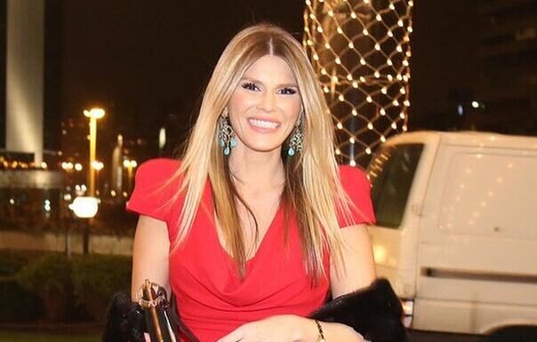 Melina Džinović okrenula glavu kad je vidjela sina: U neprijatan susret uskočila Brena Melina Džinović okrenula glavu kad je vidjela sina: U neprijatan susret uskočila Brena