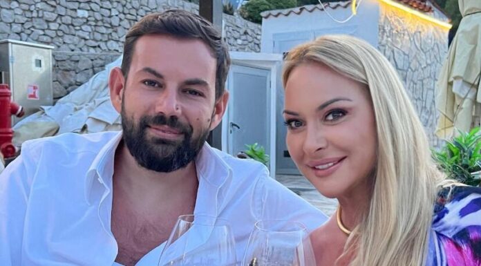 Melinina kuma ukrala šou na venčanju u Monaku: Haljina raskošnija od mladine, a njena zaova nosi torbu koja košta kao garsonjera u Srbiji – Karići izdominirali Melinina kuma ukrala šou na venčanju u Monaku: Haljina raskošnija od mladine, a njena zaova nosi torbu koja košta kao garsonjera u Srbiji - Karići izdominirali